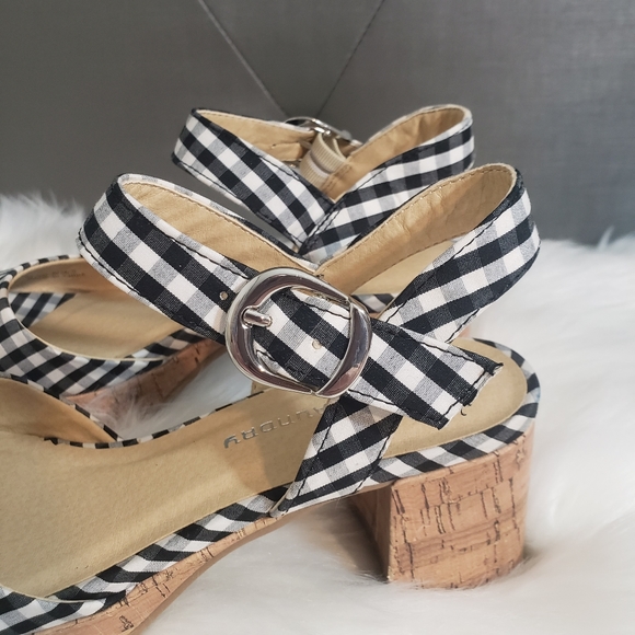 Chinese Laundry open toe slip on platform sandals - Picture 7 of 16